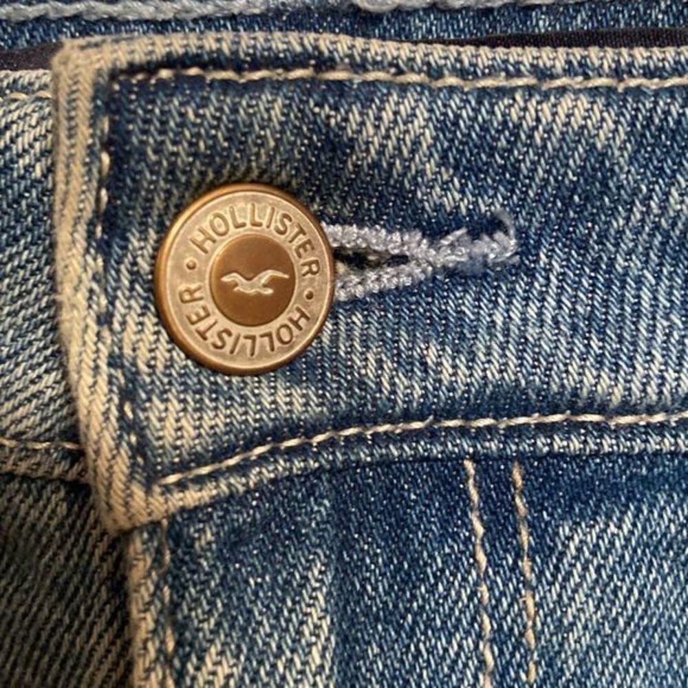 ⭐️HOLLISTER HIGH RISE MIDI SHORT - Picture 2 of 12